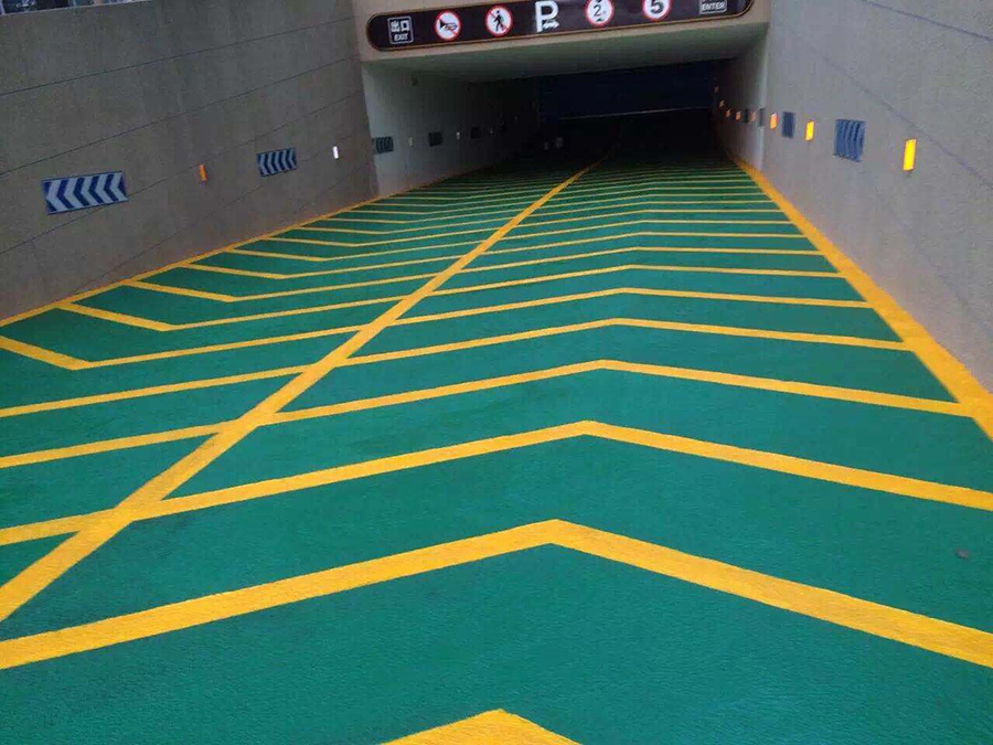 停車場止滑坡道